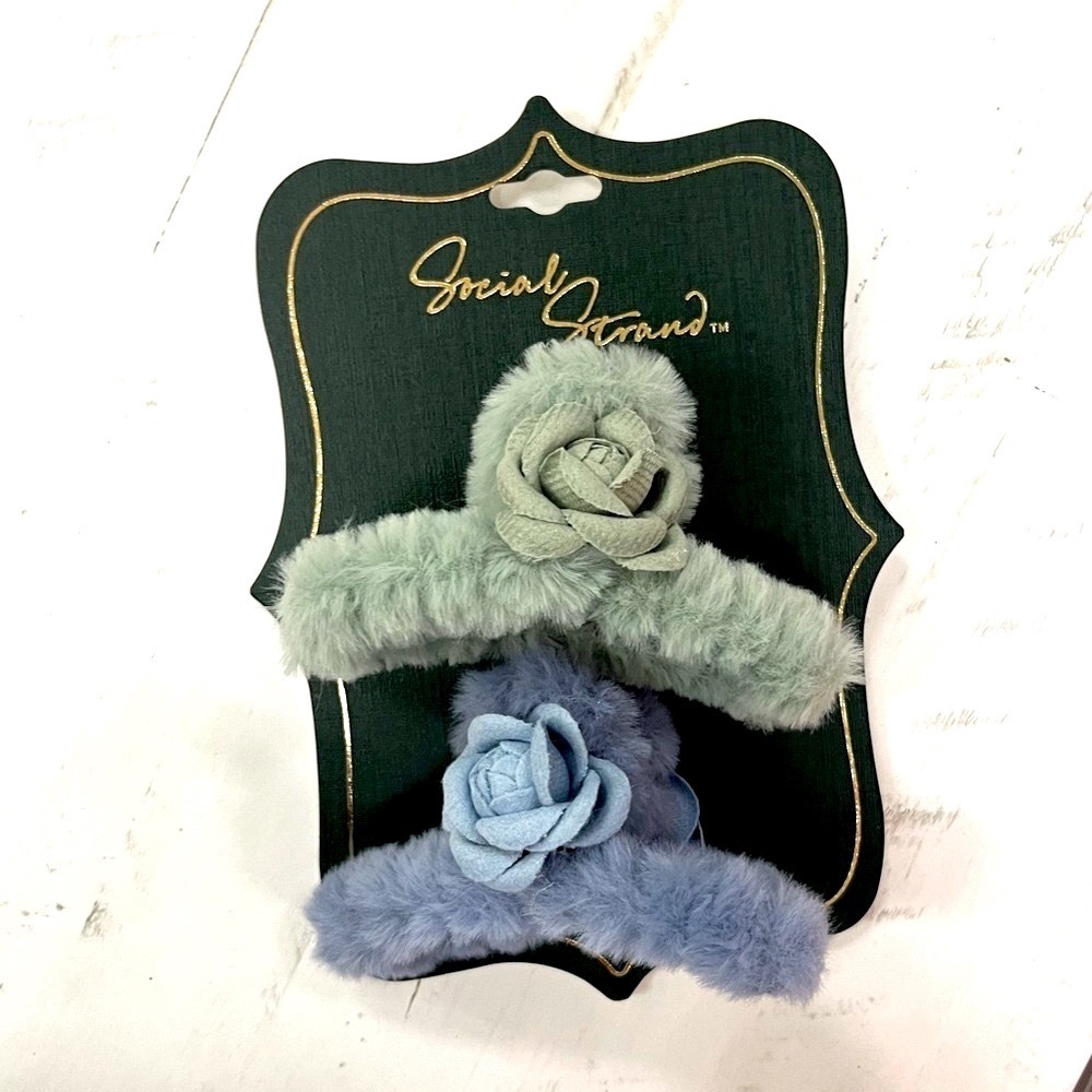 NWT 💚💙 Social Strand Faux Fur Hair Claw Clips Set of 2